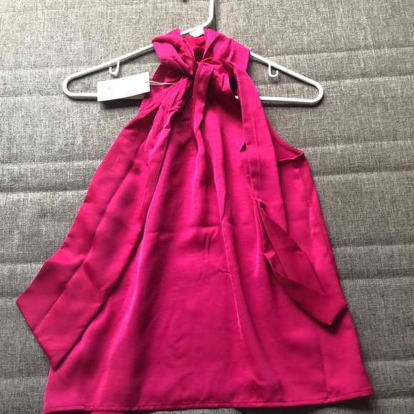 Magenta cold shoulder high neck top.Size medium ties at the neck in the back. - Picture 4 of 7